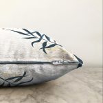 - Sonil-K-7463-Gorsel3 - Realhomes  Beyaz Zeminde Renkli Yaprak Desenli Dijital Baskılı Modern Raşel Kadife Yastık Kırlent Kılıfı Realhomes