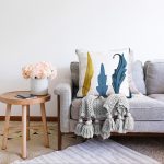 - Sonil-K-7464-Gorsel2 - Realhomes  Beyaz Zeminde Renkli Yaprak Desenli Dijital Baskılı Modern Raşel Kadife Yastık Kırlent Kılıfı Realhomes