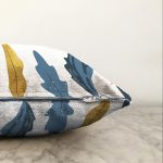 - Sonil-K-7464-Gorsel3 - Realhomes  Beyaz Zeminde Renkli Yaprak Desenli Dijital Baskılı Modern Raşel Kadife Yastık Kırlent Kılıfı Realhomes