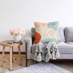 - Sonil-K-7474-Gorsel2 - Realhomes  Renkli Zeminli Onedraw Çizimli Bayan Desenli Dijital Baskılı Modern Raşel Kadife Kırlent Kılıfı Realhomes