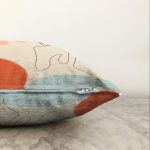 - Sonil-K-7474-Gorsel3 - Realhomes  Renkli Zeminli Onedraw Çizimli Bayan Desenli Dijital Baskılı Modern Raşel Kadife Kırlent Kılıfı Realhomes