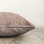 - Sonil-K-7481-Gorsel3 - Realhomes  Renkli Zeminli Yaprak Desenli Dijital Baskılı Modern Raşel Kadife Yastık Kırlent Kılıfı Realhomes