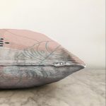 - Sonil-K-7488-Gorsel3 - Realhomes Renkli Zeminli Yaprak Desenli Dijital Baskılı Modern Raşel Kadife Yastık Kırlent Kılıfı Realhomes