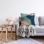 - Sonil-K-7489-Gorsel2 - Realhomes  Renkli Zeminli Onedraw Çizimli Yaprak Desenli Dijital Baskılı Modern Raşel Kadife Yastık Kılıfı Realhomes