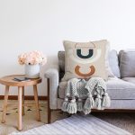 - Sonil-K-7492-Gorsel2 - Realhomes Renkli Zemimli One Draw Çizimli Geometrik Desen Modern Raşel Kadife Yastık Kırlent Kılıfı Realhomes