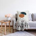 - Sonil-K-7493-Gorsel2 - Realhomes Renkli Zemimli One Draw Çizimli Geometrik Desen Modern Raşel Kadife Yastık Kırlent Kılıfı Realhomes