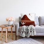 - Sonil-K-7498-Gorsel2 - Realhomes  Renkli Zeminli Onedraw Çizimli Manzara Temalı Dijital Baskılı Modern Raşel Kadife Yastık Kılıfı Realhomes