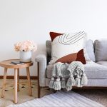 - Sonil-K-7499-Gorsel2 - Realhomes Renkli Zeminli Onedraw Çizimli Geometrik Dijital Baskılı Modern Raşel Kadife Kırlent Kılıfı Realhomes