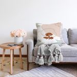 - Sonil-K-7508-Gorsel2 - Realhomes  Beyaz Zeminli Onedraw Çizimli Ağaç Motifli Dijital Baskılı Modern Raşel Kadife Kırlent Kılıfı Realhomes