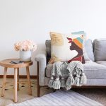 - Sonil-K-7512-Gorsel2 - Realhomes  Renkli Zeminli Afrika Kadın Temalı Onedraw Çizim Modern Raşel Kadife Yastık Kırlent Kılıfı Realhomes