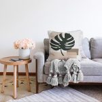 - Sonil-K-7515-Gorsel2 - Realhomes  Renkli Zeminli Onedraw Çizimli Yaprak Desenli Dijital Baskılı Modern Raşel Kadife Yastık Kılıfı Realhomes