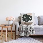 - Sonil-K-7517-Gorsel2 - Realhomes  Renkli Zeminli Onedraw Çizimli Yaprak Desenli Dijital Baskılı Modern Raşel Kadife Yastık Kılıfı Realhomes