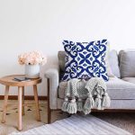 - Sonil-K-7526-Gorsel2 - Realhomes  Beyaz Zeminli Çini Desenli Dijital Baskılı Modern Raşel Kadife Yastık Kırlent Kılıfı Realhomes