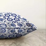 - Sonil-K-7529-Gorsel3 - Realhomes  Beyaz Zeminli Çini Desenli Dijital Baskılı Modern Raşel Kadife Yastık Kırlent Kılıfı Realhomes