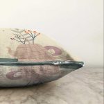 - Sonil-K-7532-Gorsel3 - Realhomes  Renkli Zeminli Onedraw Çizimli Yaprak Desenli Dijital Baskılı Modern Raşel Kadife Yastık Kılıfı Realhomes