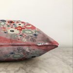 - Sonil-K-7533-Gorsel3 - Realhomes  Renkli Zeminli Onedraw Çizimli Dijital Baskılı Modern Raşel Kadife Yastık Kırlent Kılıfı Realhomes