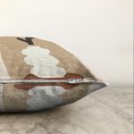 - Sonil-K-7541-Gorsel3 - Realhomes  Renkli Zemin Üzerinde Onedraw Çizimli Obje Desenli Modern Raşel Kadife Yastık Kırlent Kılıfı Realhomes