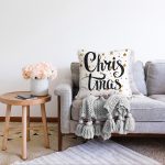 Beyaz Zemin Üzerinde Gold Renkli Yıldız Desenli Christmas Raşel Kadife Yastık Kırlent Kılıfı Realhomes