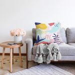 - Sonil-K-7552-Gorsel2 - Realhomes Beyaz Zeminli Renkli Onedraw Çizimli Dijital Baskılı Modern Raşel Kadife Yastık Kırlent Kılıfı Realhomes