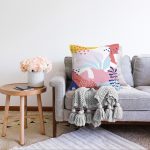 Beyaz Zeminli Renkli Onedraw Çizimli Dijital Baskılı Modern Raşel Kadife Yastık Kırlent Kılıfı Realhomes