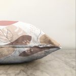 - Sonil-K-7560-Gorsel3 - Realhomes  Beyaz Zemin Üzerinde Pastel Renkli Yaprak Desenli Modern Raşel Kadife Yastık Kırlent Kılıfı Realhomes