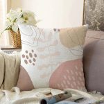 - Sonil-K-7562-Gorsel1 - Realhomes  Beyaz Zemin Üzerinde Pastel Renkli Yaprak Desenli Modern Raşel Kadife Yastık Kırlent Kılıfı Realhomes