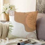 - Sonil-K-7565-Gorsel1 - Realhomes  Beyaz Zemin Üzerinde Pastel Renkli Yaprak Desenli Modern Raşel Kadife Yastık Kırlent Kılıfı Realhomes