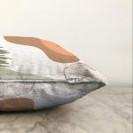 - Sonil-K-7565-Gorsel3 - Realhomes  Beyaz Zemin Üzerinde Pastel Renkli Yaprak Desenli Modern Raşel Kadife Yastık Kırlent Kılıfı Realhomes