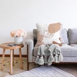 Beyaz Zemin Üzerinde Onedraw Çizimli Bayan Silüeti Modern Raşel Kadife Yastık Kırlent Kılıfı Realhomes