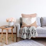 - Sonil-K-7569-Gorsel2 - Realhomes  Pastel Zeminli Onedraw Çizimli Yaprak Desenli Dijital Baskılı Modern Raşel Kadife Yastık Kılıfı Realhomes