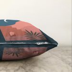 - Sonil-K-7593-Gorsel3 - Realhomes  Renkli Zemin Üzerinde Pastel Renkli Yaprak Desenli Modern Raşel Kadife Yastık Kırlent Kılıfı Realhomes