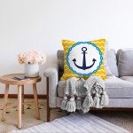 - Sonil-K-7600-Gorsel2 - Realhomes  Sarı Zemin Üzerinde Çapa Çizimli Dijital Baskılı Modern Raşel Kadife Yastık Kırlent Kılıfı Realhomes