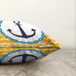 - Sonil-K-7600-Gorsel3 - Realhomes  Sarı Zemin Üzerinde Çapa Çizimli Dijital Baskılı Modern Raşel Kadife Yastık Kırlent Kılıfı Realhomes