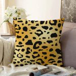 - Sonil-K-7610-Gorsel1 - Realhomes  Renkli Zemin Üzerinde Siyah Detaylı Geometrik Çizim Raşel Kadife Yastık Kırlent Kılıfı Realhomes