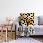 - Sonil-K-7610-Gorsel2 - Realhomes  Renkli Zemin Üzerinde Siyah Detaylı Geometrik Çizim Raşel Kadife Yastık Kırlent Kılıfı Realhomes