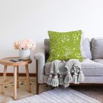 - Sonil-K-7611-Gorsel2 - Realhomes  Rengarenk Zemin Üzerinde Onedraw Çizimli Çiçek Desenli Raşel Kadife Yastık Kırlent Kılıfı Realhomes