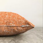 - Sonil-K-7613-Gorsel3 - Realhomes  Rengarenk Zemin Üzerinde Çiçek Desenli Dijital Baskılı Modern Raşel Kadife Yastık Kırlent Kılıfı Realhomes