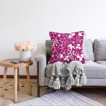 Rengarenk Zemin Üzerinde Çiçek Desenli Dijital Baskılı Modern Raşel Kadife Yastık Kırlent Kılıfı Realhomes