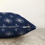 - Sonil-K-7629-Gorsel3 - Realhomes  Lacivert Zemin Üzerinde Modern Pusula Desenli Dijital Baskılı Modern Raşel Kadife Yastık Kılıfı Realhomes