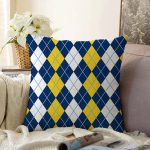 - Sonil-K-7633-Gorsel1 - Realhomes  Beyaz Zemin Üzerinde Baklava Desenli Dijital Baskılı Modern Raşel Kadife Yastık Kırlent Kılıfı Realhomes