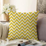 Beyaz Zemin Üzerinde Sarı Renkli Geometrik Desenli Modern Raşel Kadife Yastık Kırlent Kılıfı Realhomes