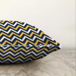 Beyaz Zemin Üzerinde Renkli Geometrik Desenli Dijital Baskılı Modern Raşel Kadife Yastık Kılıfı Realhomes