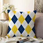 Beyaz Zemin Üzerinde Baklava Desenli Dijital Baskılı Modern Raşel Kadife Yastık Kırlent Kılıfı Realhomes