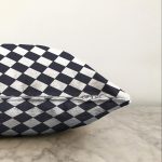 - Sonil-K-7644-Gorsel3 - Realhomes  Beyaz Zemin Üzerinde Renkli Geometrik Çizimli Dijital Baskılı Modern Raşel Kadife Yastık Kılıfı Realhomes