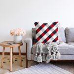 Beyaz Zemin Üzerinde Renkli Geometrik Desenli Dijital Baskılı Modern Raşel Kadife Yastık Kılıfı Realhomes