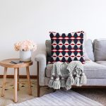 - Sonil-K-7652-Gorsel2 - Realhomes  Renkli Zeminli Geometrik Desenli Dijital Baskılı Modern Raşel Kadife Yastık Kırlent Kılıfı Realhomes