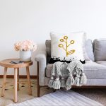 Beyaz Zemin Üzerinde Gold Rengarenk Onedraw Çizimli Çiçek Desenli Raşel Kadife Kırlent Kılıfı Realhomes