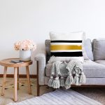 Beyaz Zemin Üzerinde Renkli Çizgili Dijital Baskılı Modern Raşel Kadife Yastık Kırlent Kılıfı Realhomes