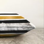 Beyaz Zemin Üzerinde Renkli Çizgili Dijital Baskılı Modern Raşel Kadife Yastık Kırlent Kılıfı Realhomes