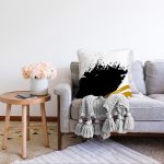 Beyaz Zemin Üzerinde Gold Detaylı Geometrik Çizim Modern Raşel Kadife Yastık Kırlent Kılıfı Realhomes